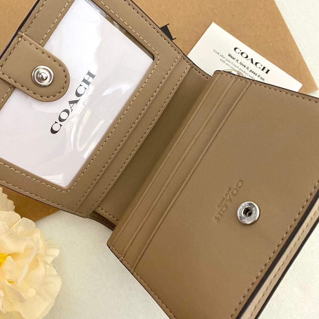 新品　正規品☆COACH コーチ　折り財布　 ホワイト　レザー　二つ折り財布