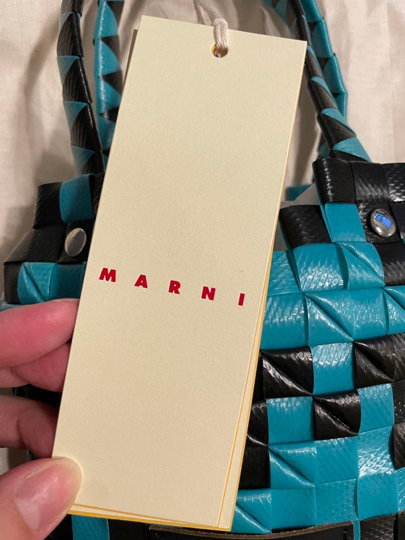 新品タグ付きMARNI ターコイズブルー