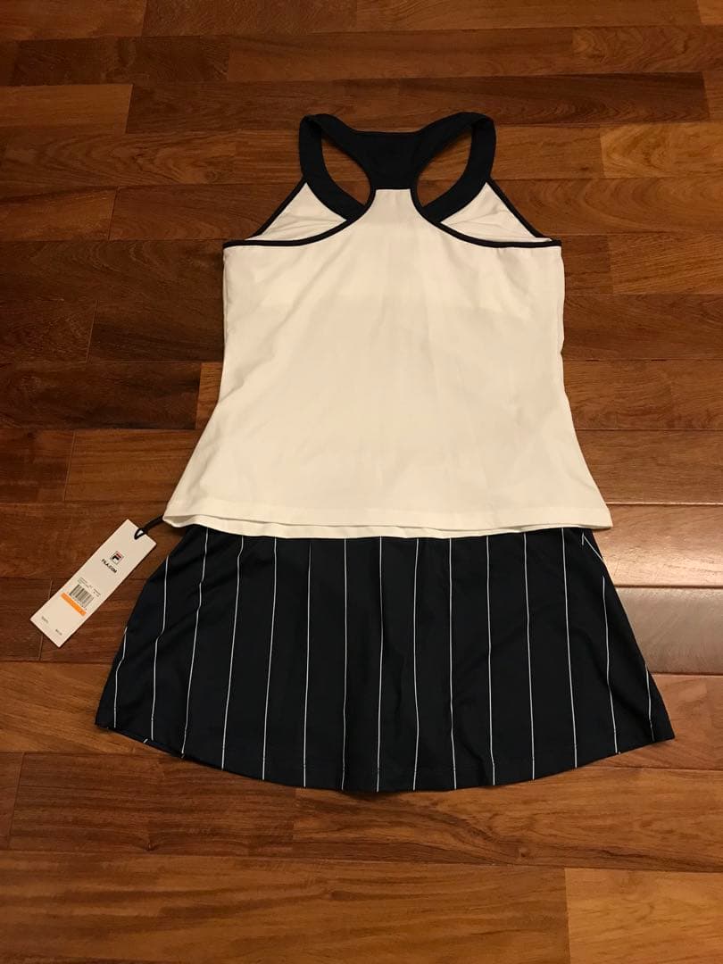 フィラ  テニスウェア　紺色スコート　US-Sサイズ　新品