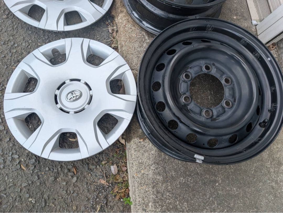200系ハイエース　純正てっちんホイール+キャップ／ナット付き
