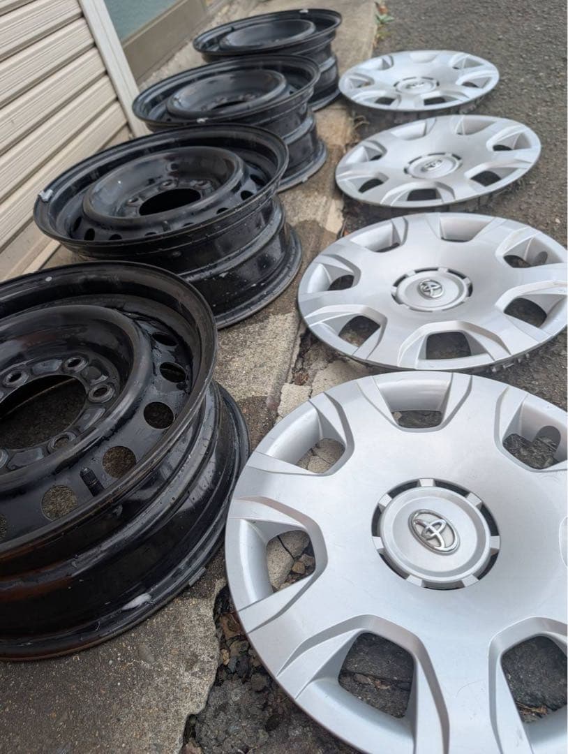 200系ハイエース　純正てっちんホイール+キャップ／ナット付き