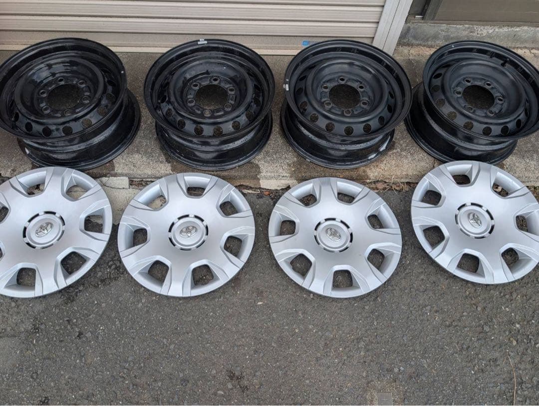 200系ハイエース　純正てっちんホイール+キャップ／ナット付き