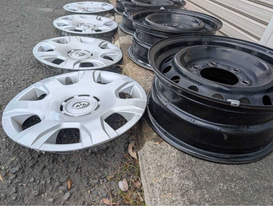 200系ハイエース　純正てっちんホイール+キャップ／ナット付き