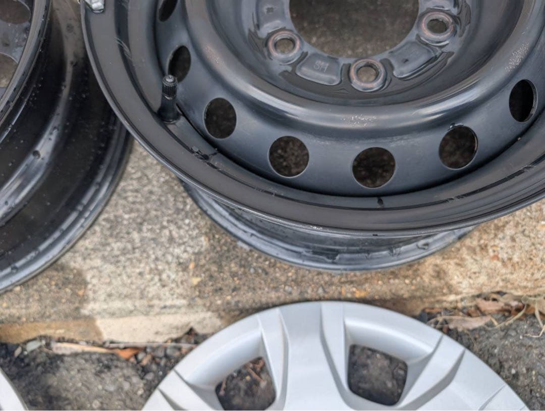 200系ハイエース　純正てっちんホイール+キャップ／ナット付き