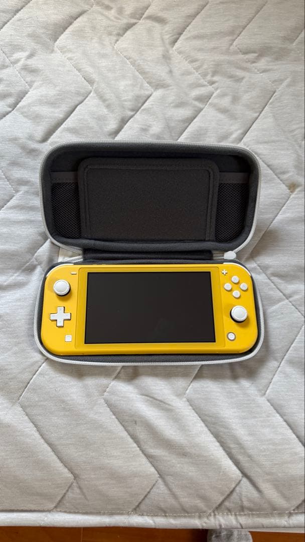 Nintendo Switch Lite イエロー 本体とケース付き