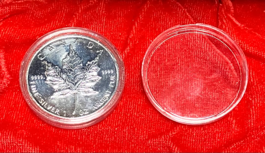 【来夢】メイプル銀貨2枚 1オンス ケース入り水晶銀龍玉オマケ！