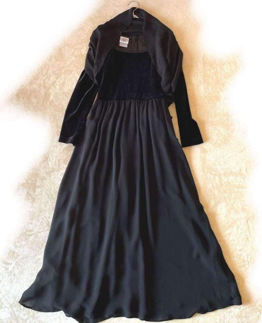 ローラアシュレイ　黒ドレス