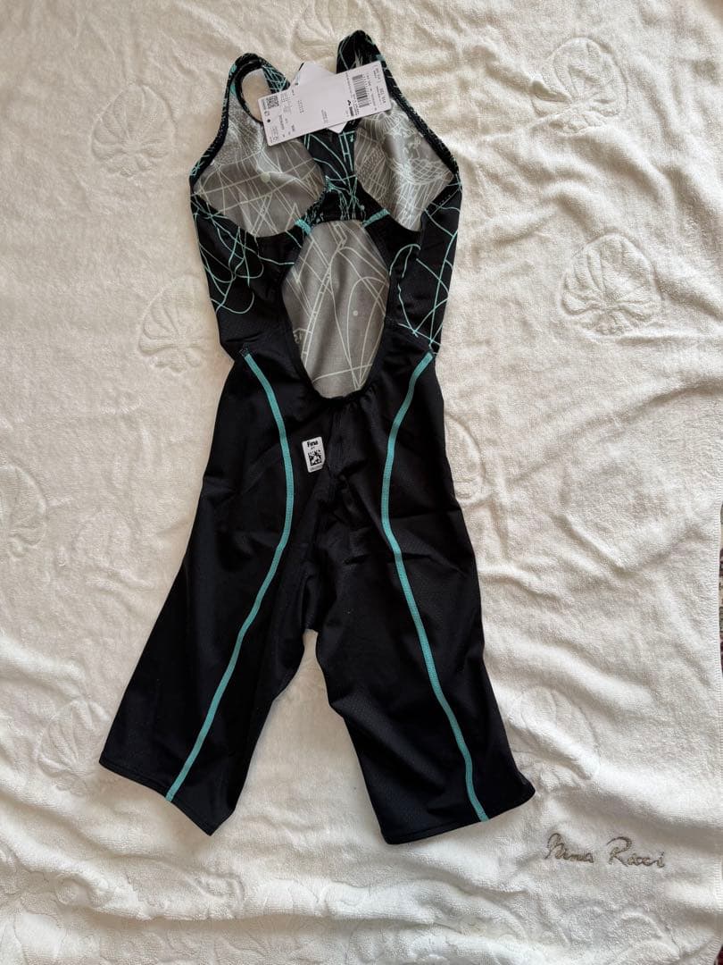 arena スイムスーツ ブラック・グリーン