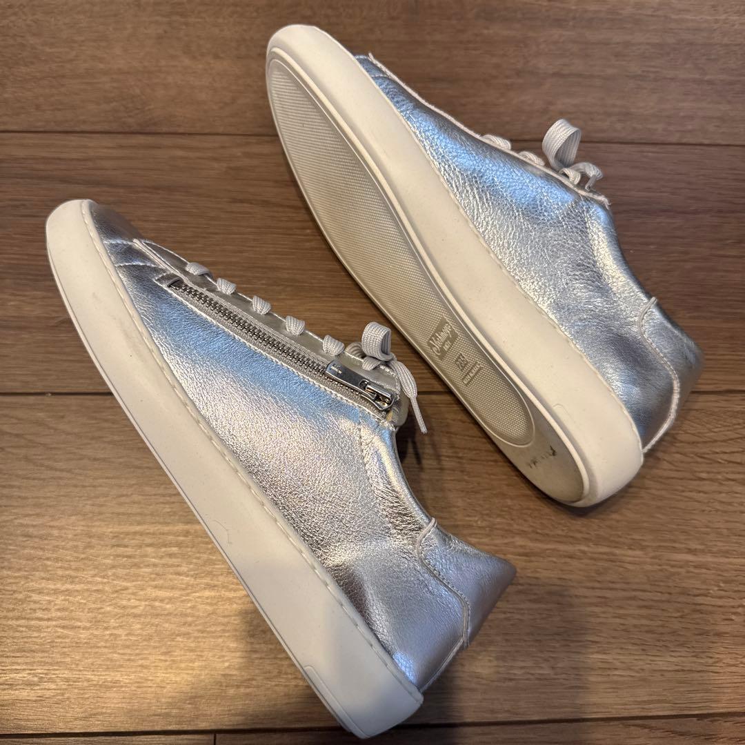 銀座Yoshinoya シルバー スニーカー ジッパー付き　23.5cm