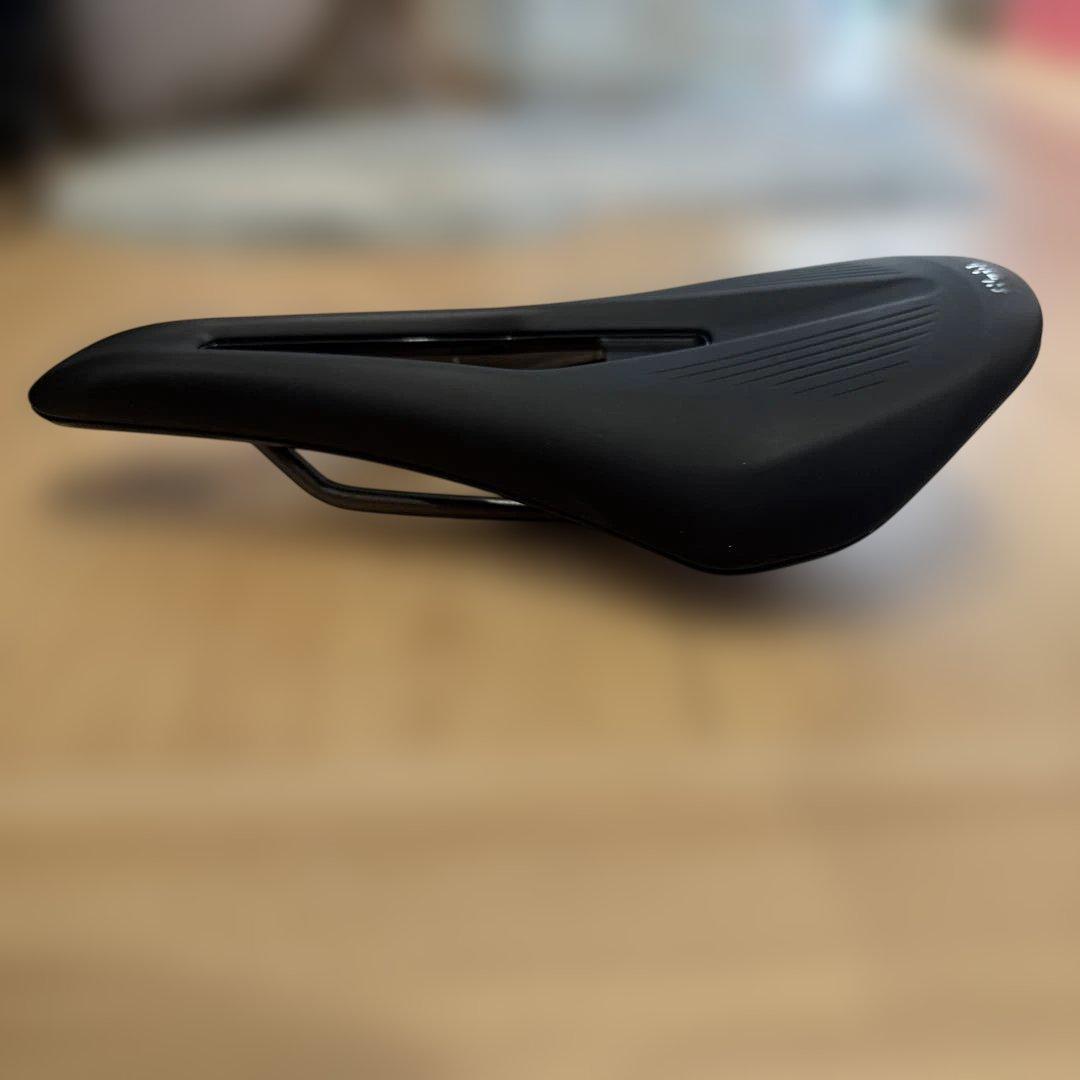 フィジーク　サドル　Argo Vento R3