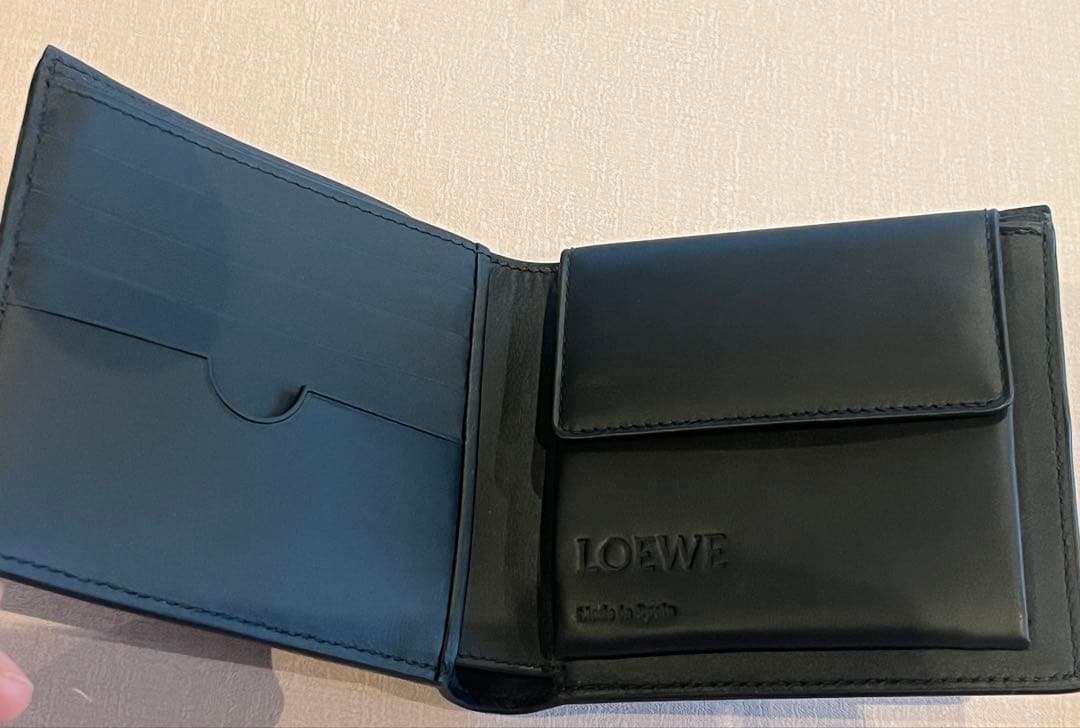 LOEWE ダークブルー 二つ折り財布