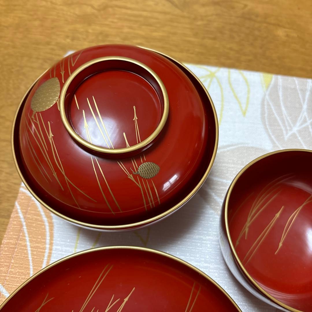 蒔絵赤い漆器 2客様セット輪島塗り明治時代。松の葉、実