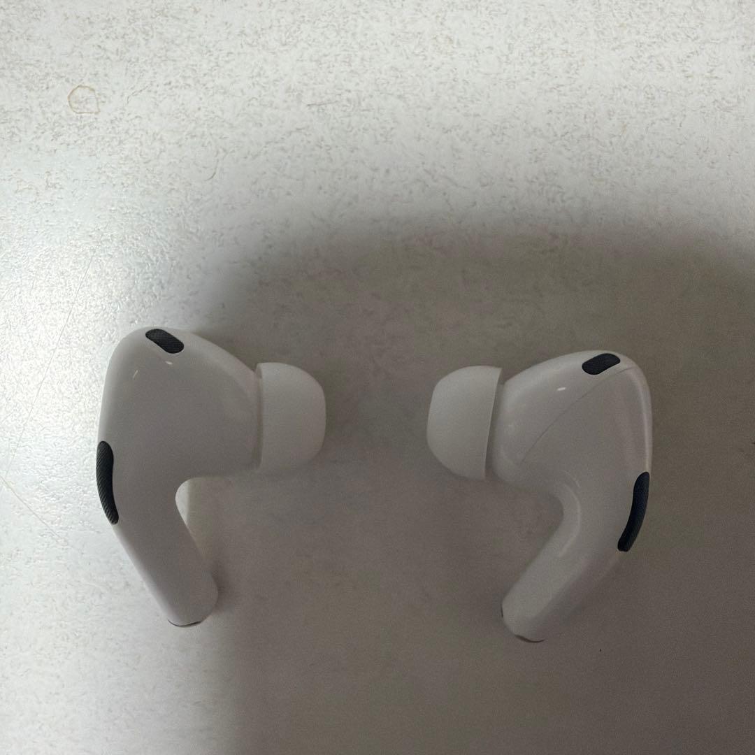 ぺ*ん様 AirPods Pro第二世代本体のみホワイト 機種番号A2698 動