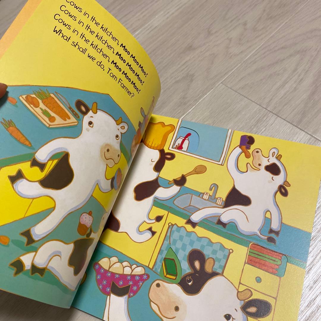 513 Cows in the Kitchen 穴開き仕掛け音声絵本