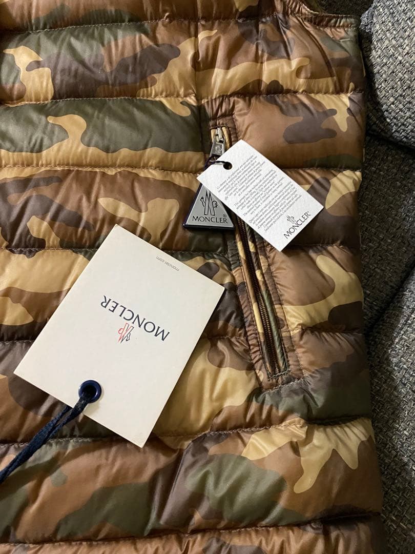 モンクレール☆ダウンベストカモフラ柄レア 新品未使用品サイズ4正規品