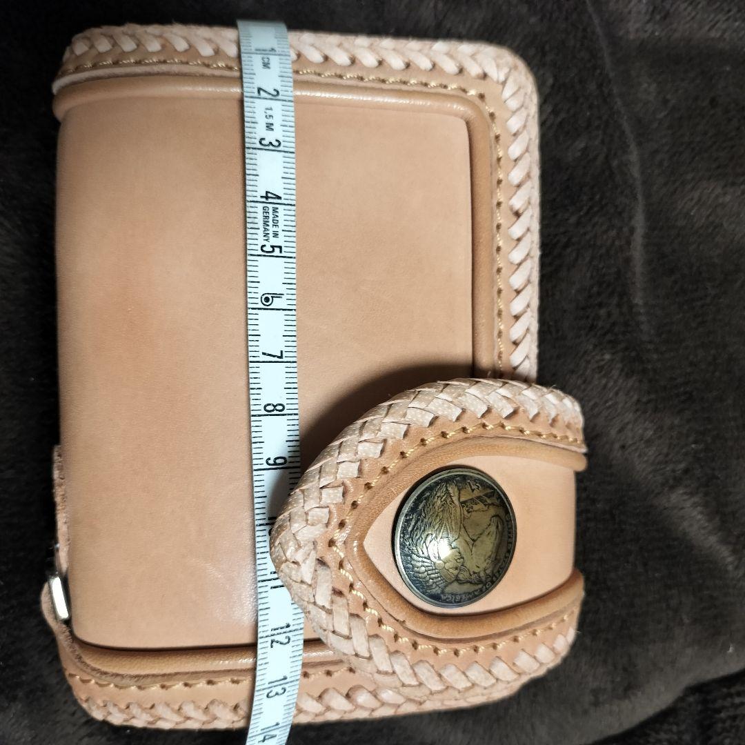 超高級レザー使用　ヌメ革　栃木レザー 二つ折り財布 ボタン付