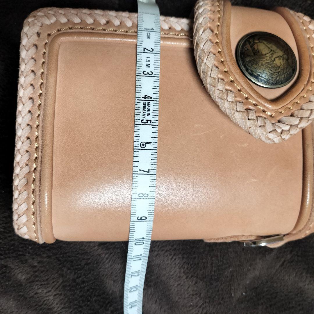 超高級レザー使用　ヌメ革　栃木レザー 二つ折り財布 ボタン付