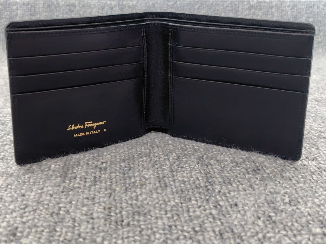 新品未使用 Salvatore Ferragamo 二つ折り財布 ブラック 箱付