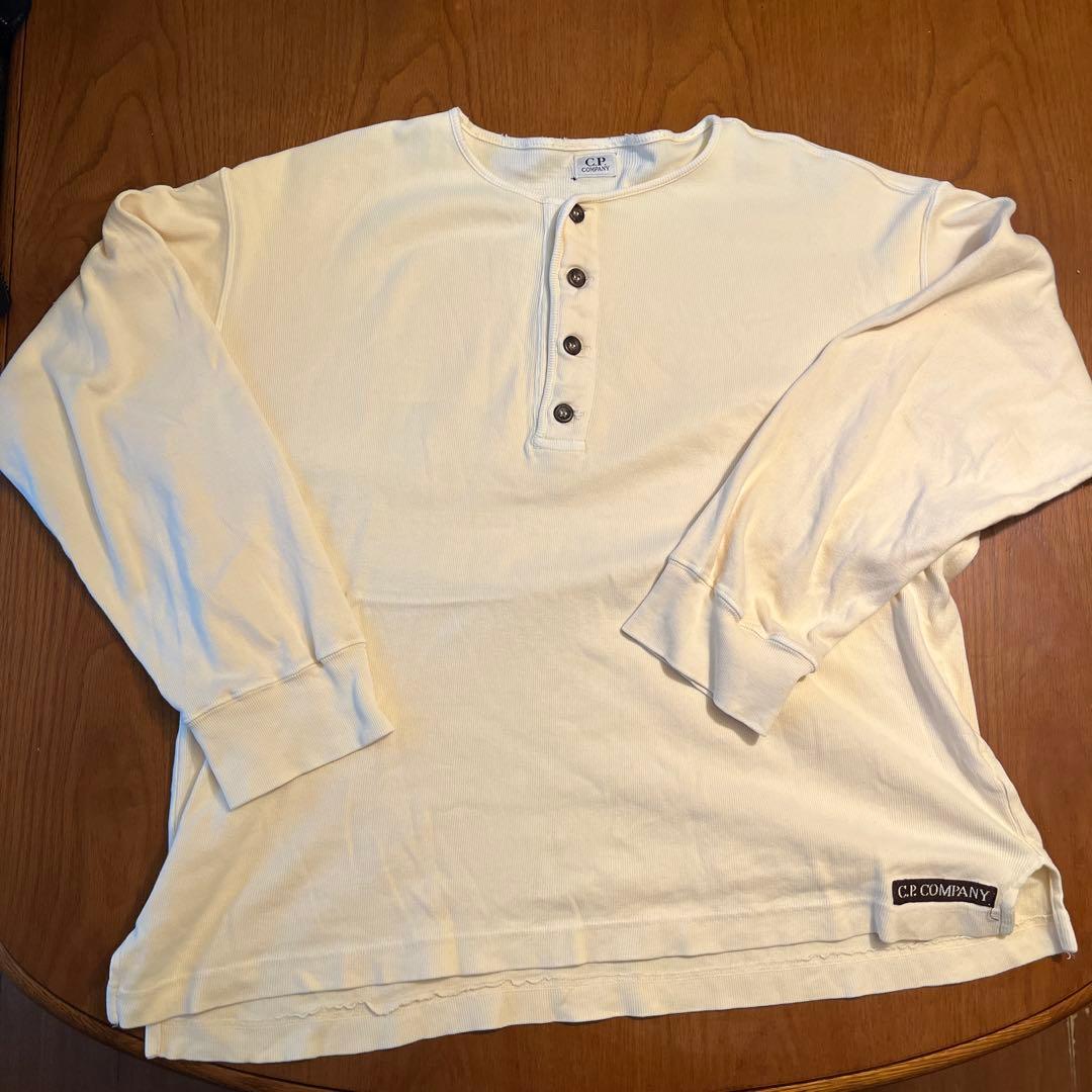 C.P. COMPANY クリーム色長袖カットソー