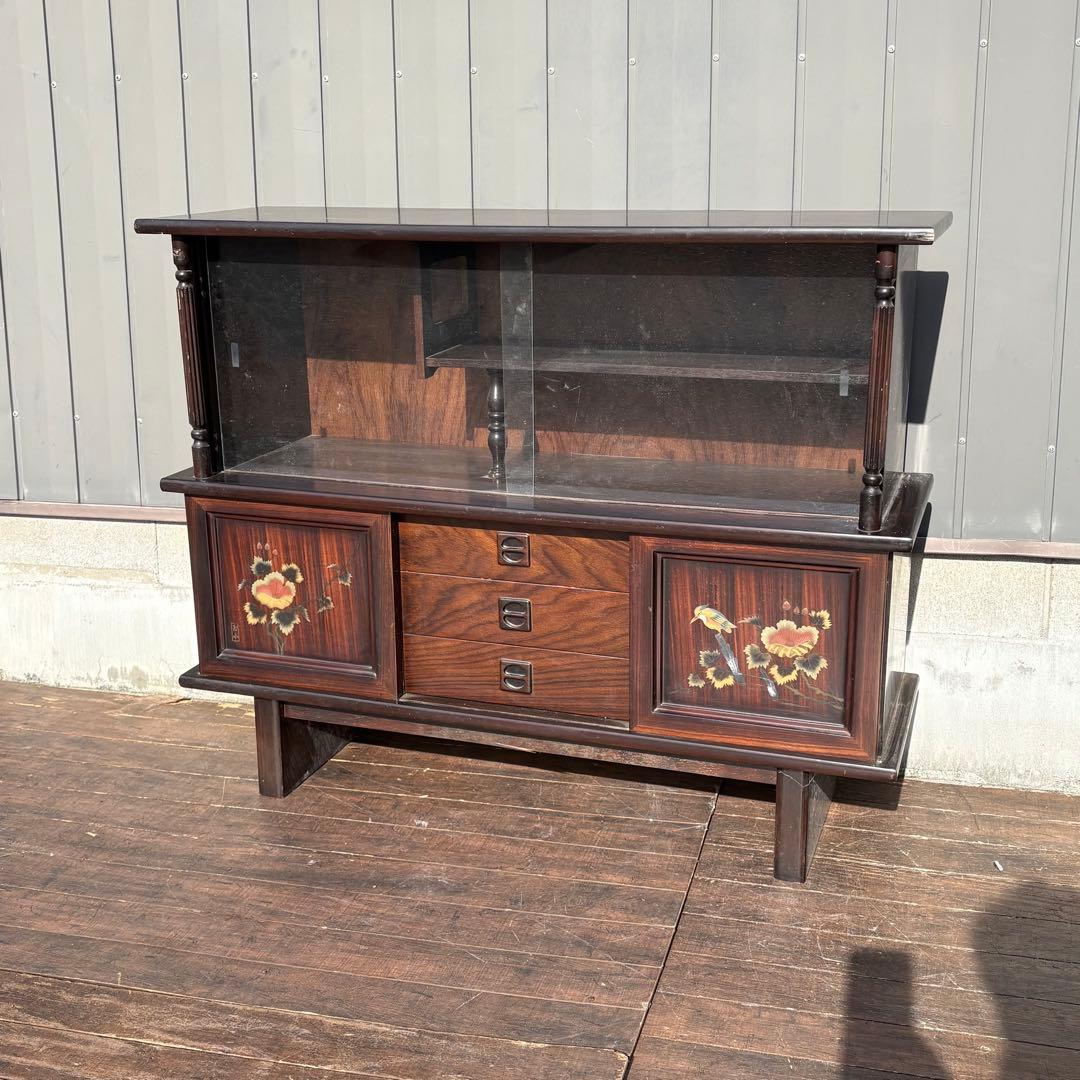 昭和レトロ 和家具 木製サイドボード ガラスキャビネット 飾り棚 水鳥 花柄蒔絵