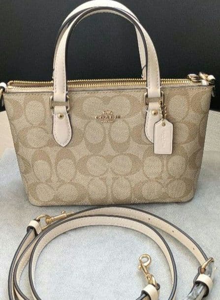 超美品　コーチ　ミニショルダーバッグ シグネチャー アクセサリーポーチ