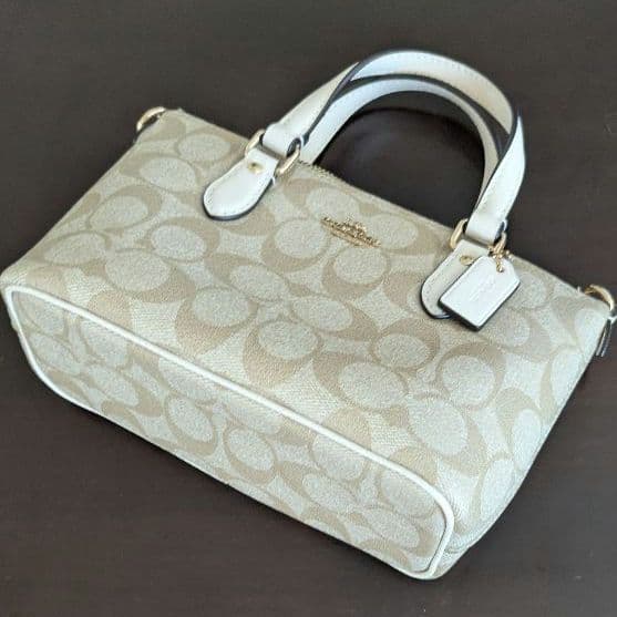 超美品　コーチ　ミニショルダーバッグ シグネチャー アクセサリーポーチ