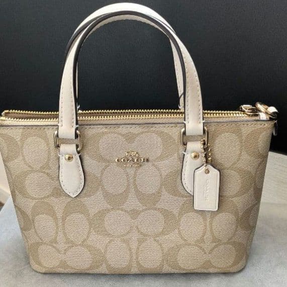 超美品　コーチ　ミニショルダーバッグ シグネチャー アクセサリーポーチ