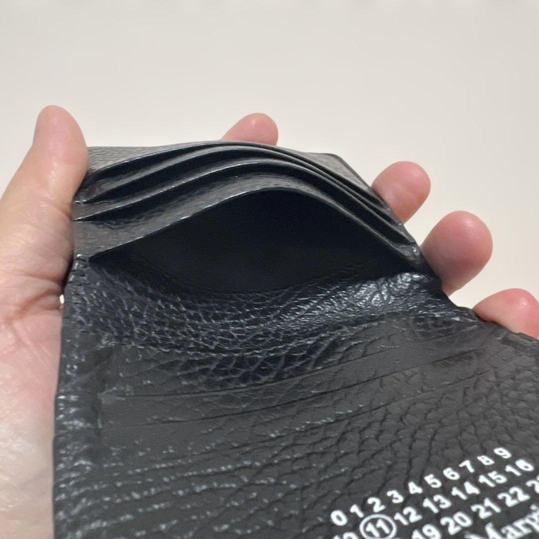 【Maison Margiela】ブラック二つ折り財布 SA1UI0023
