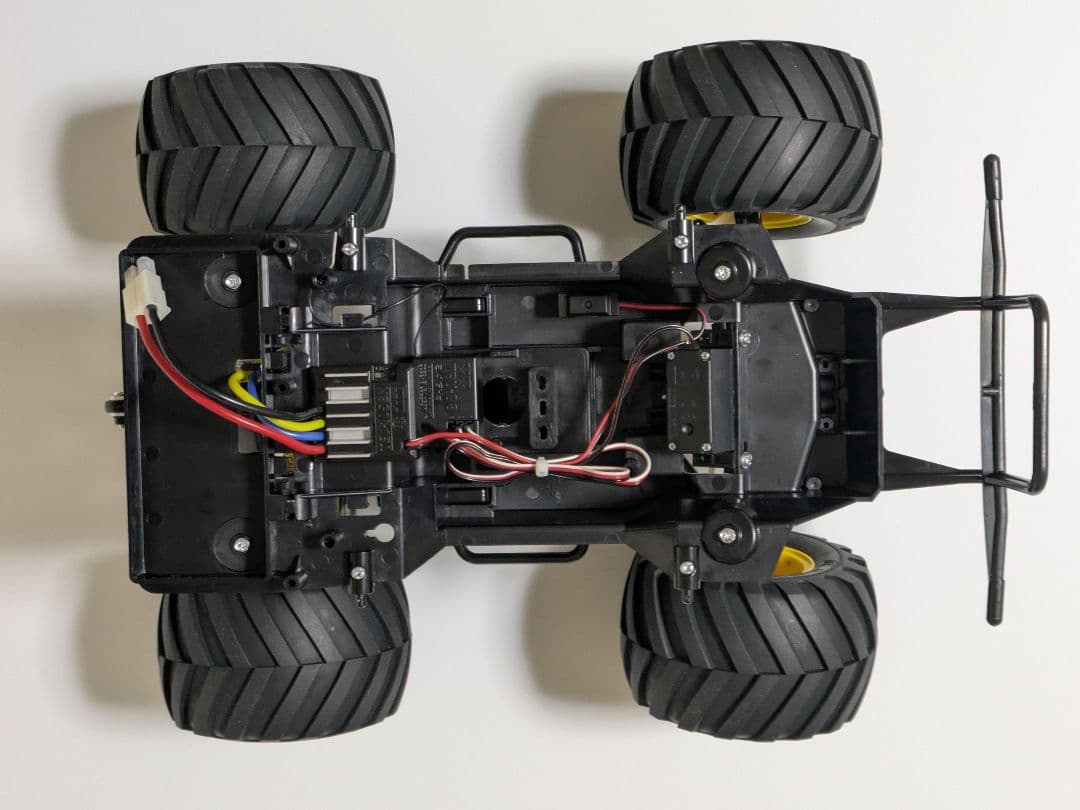 ★タイヤ★ランチボックス シャーシ未使用品 アルミボディマウント 純正メカ付き