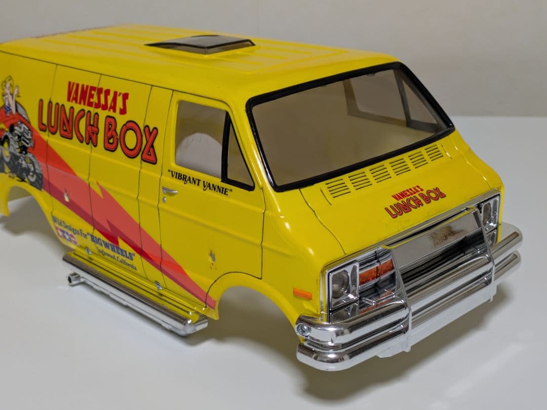 ★タイヤ★ランチボックス シャーシ未使用品 アルミボディマウント 純正メカ付き