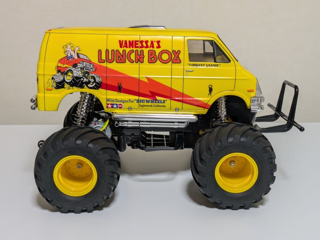 ★タイヤ★ランチボックス シャーシ未使用品 アルミボディマウント 純正メカ付き