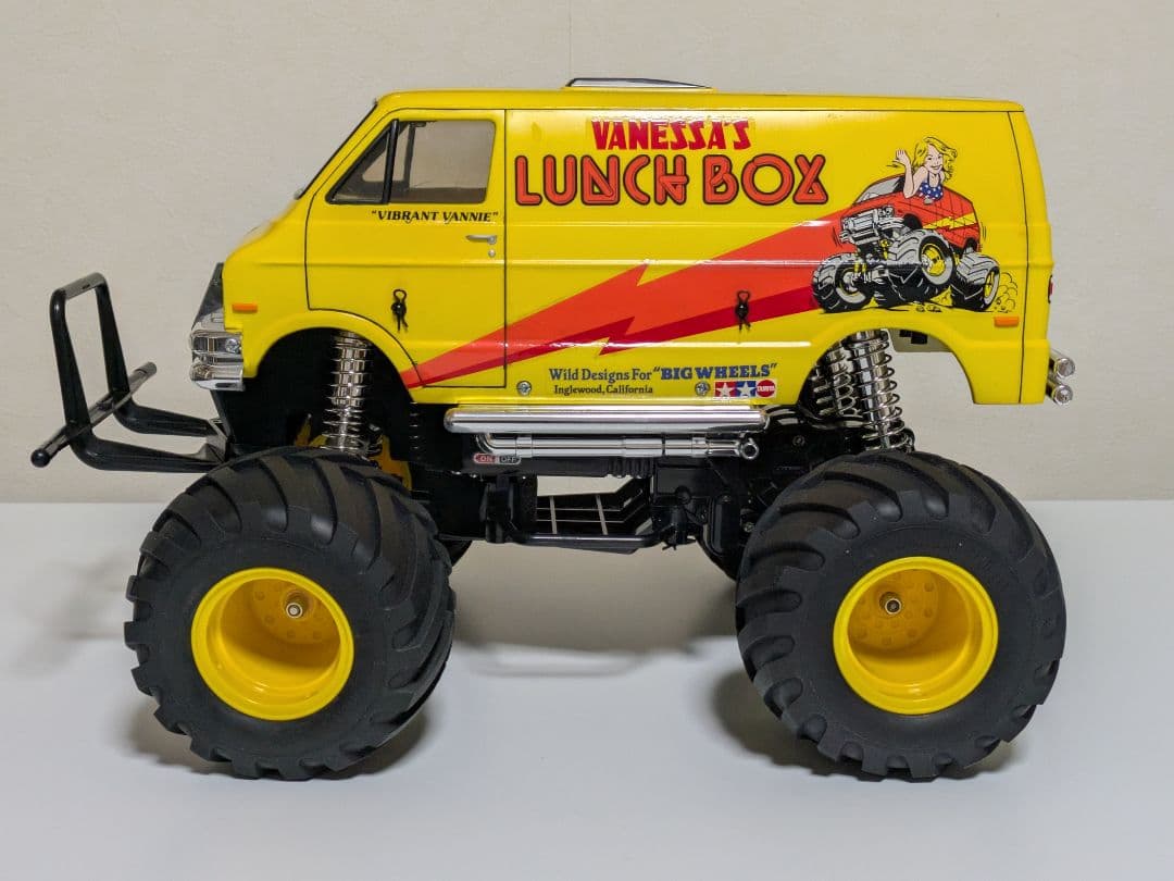 ★タイヤ★ランチボックス シャーシ未使用品 アルミボディマウント 純正メカ付き