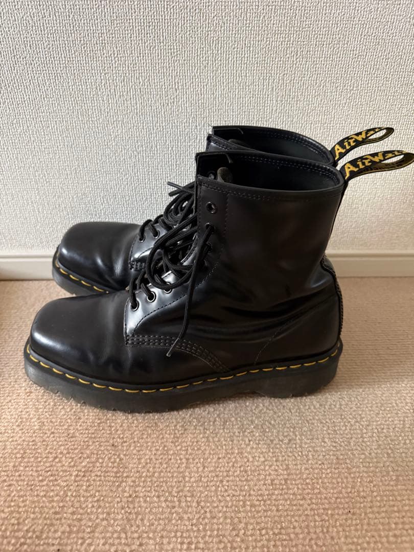 Dr. Martens 8ホールブーツ スクエアトゥ