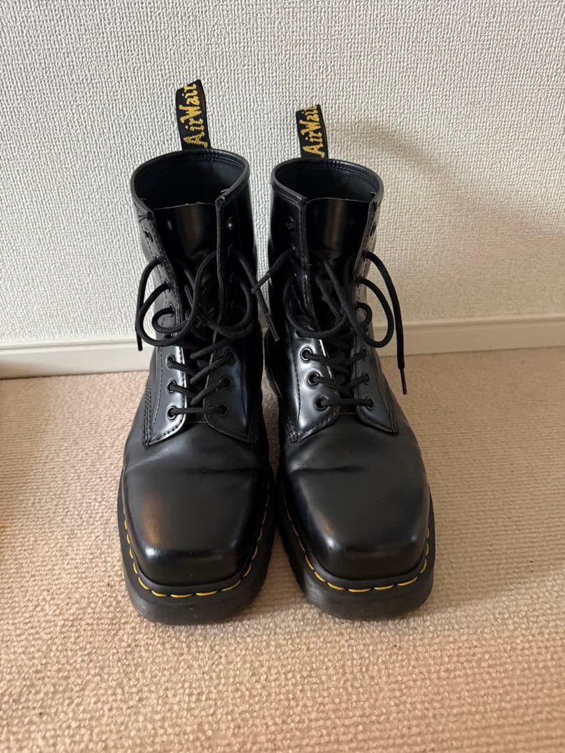 Dr. Martens 8ホールブーツ スクエアトゥ