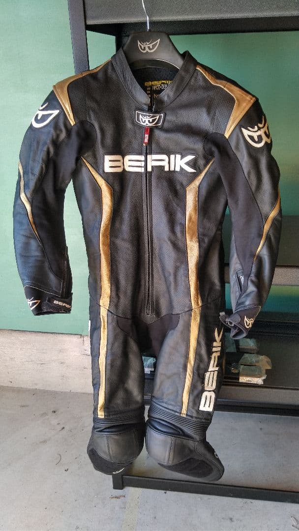 ベリック　レーシングスーツ　サイズ50