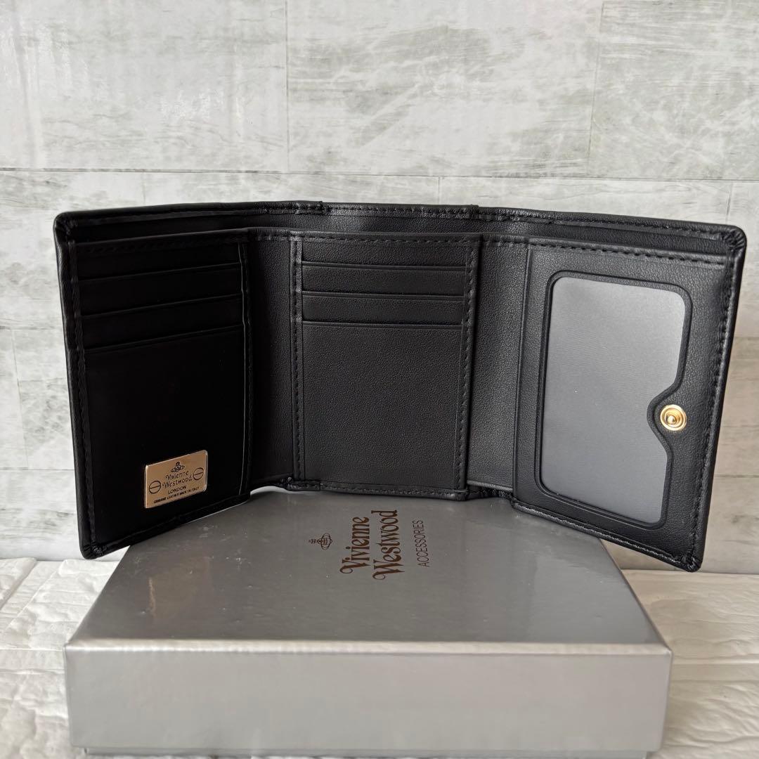 ヴィヴィアンウェストウッド　オーブロゴ輝く 上質レザー　三つ折財布 黒