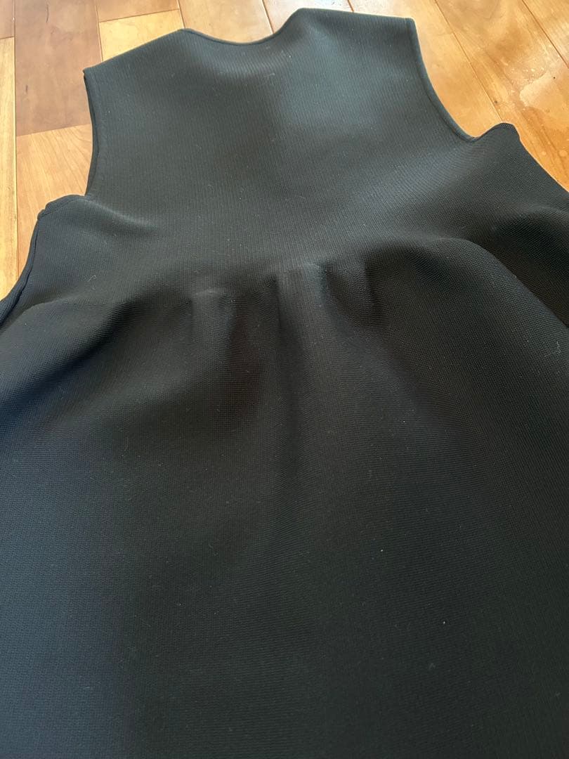 UNITED ARROWS フリル付き黒ベスト