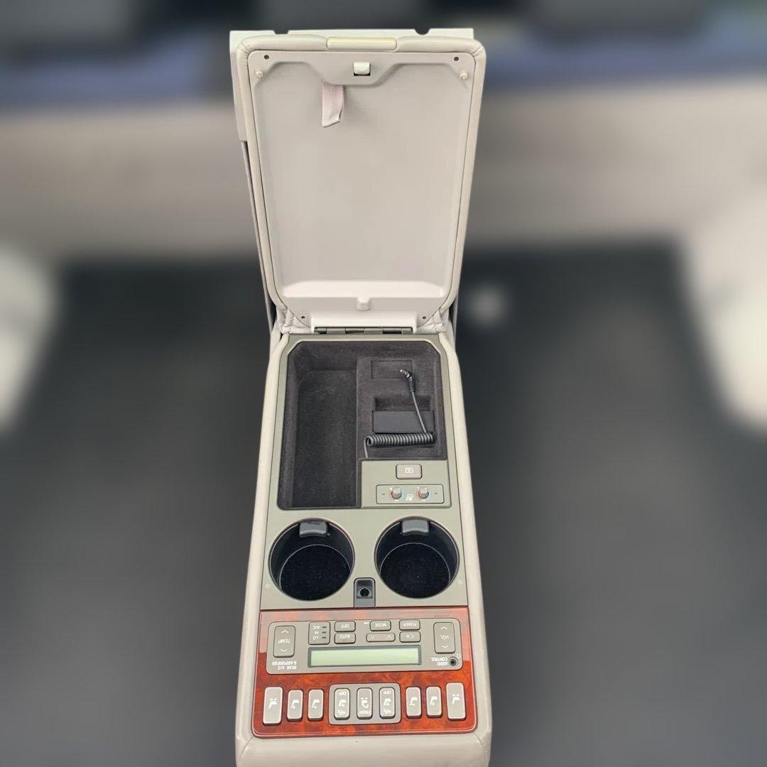 トヨタ　セルシオ　30 後期　純正リアセンターコンソールスイッチ付き　中古品