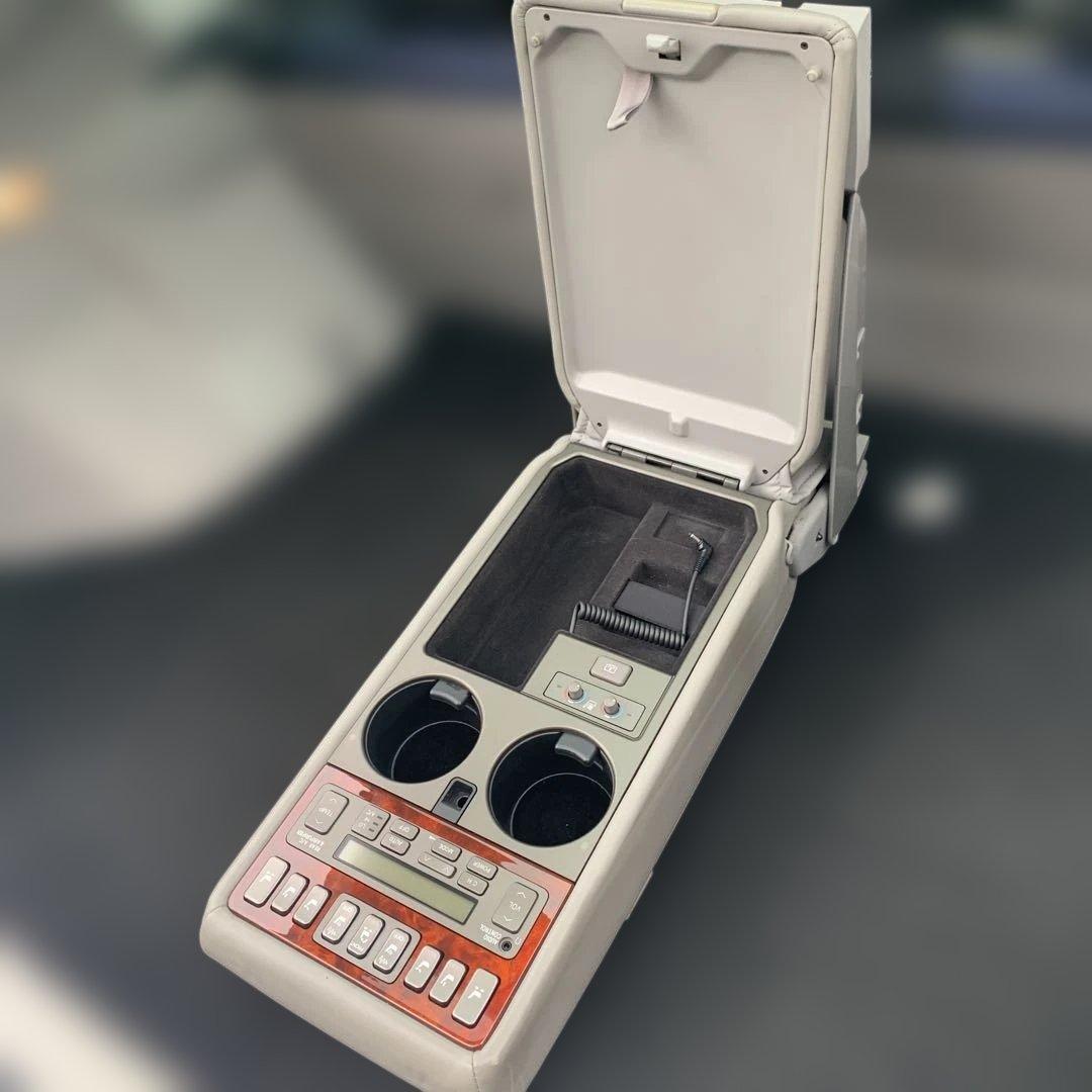 トヨタ　セルシオ　30 後期　純正リアセンターコンソールスイッチ付き　中古品