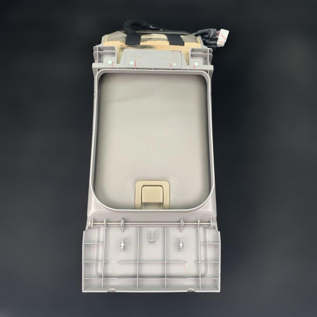 トヨタ　セルシオ　30 後期　純正リアセンターコンソールスイッチ付き　中古品