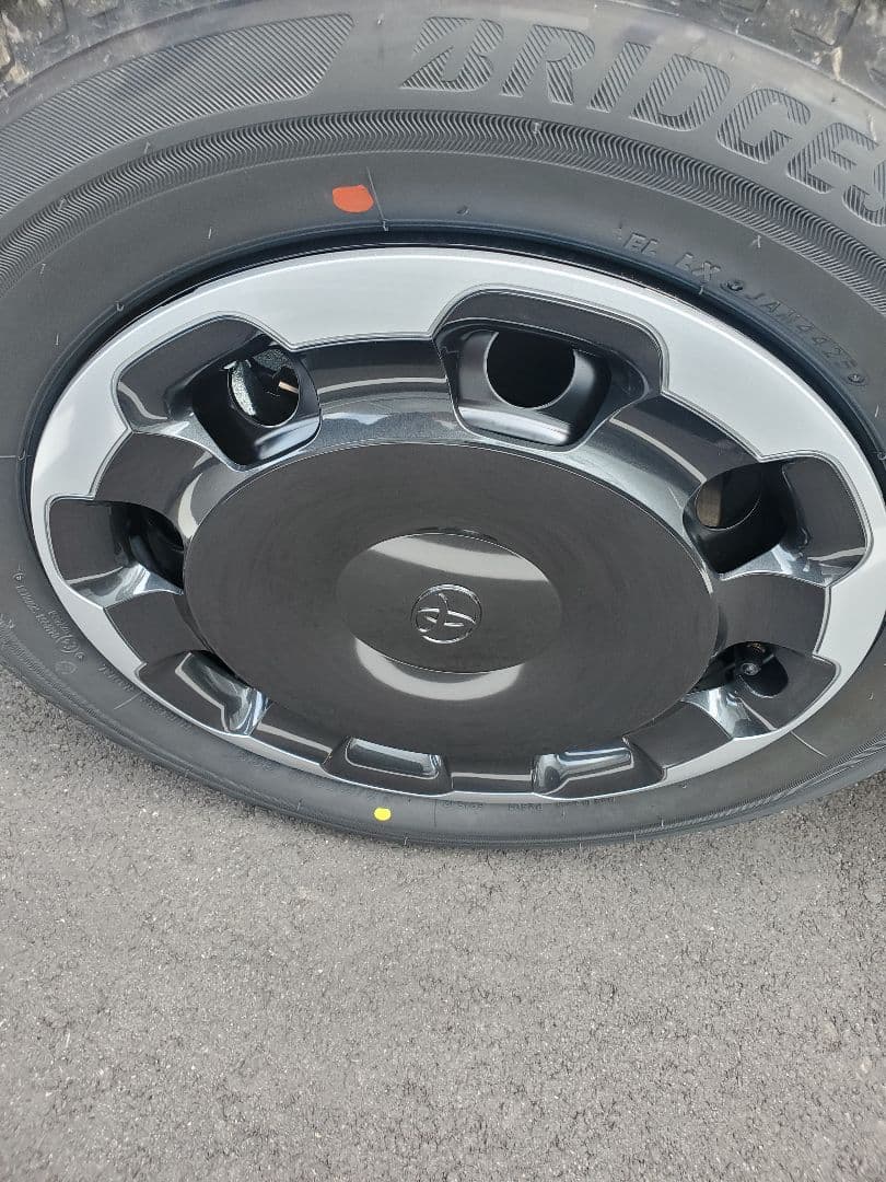 トヨタ シエンタ 15インチ 純正スチールホイール & ホイールキャップ1台分