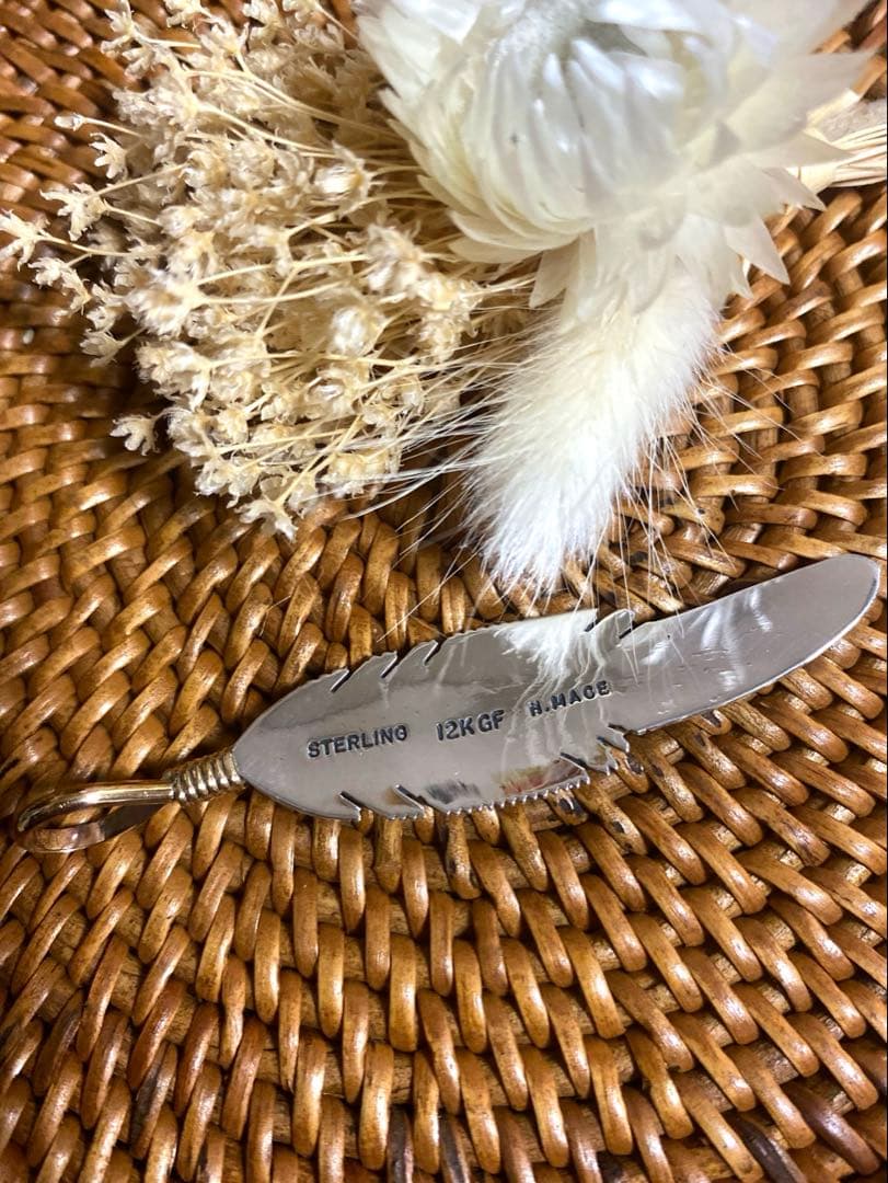 インディアンジュエリー　ハーヴィメイス　シルバーペンダントトップ　フェザー