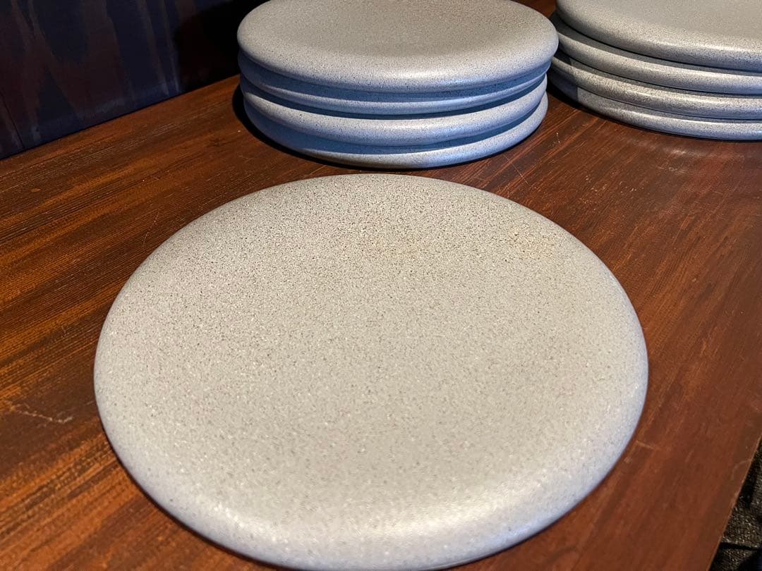 グレー 円形皿 直径約28cm ソフィー ラウンディッシュプレート2枚〜