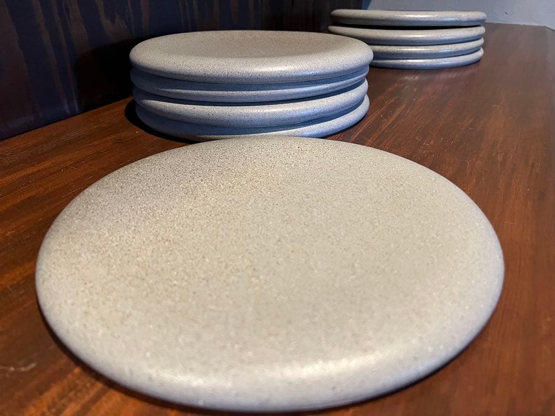 グレー 円形皿 直径約28cm ソフィー ラウンディッシュプレート2枚〜