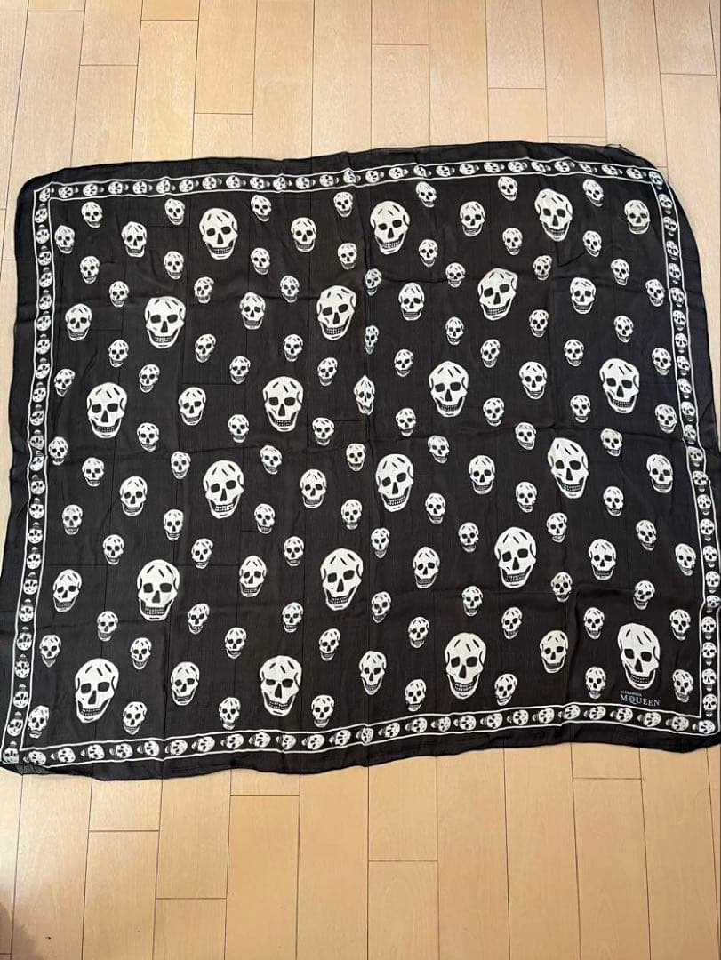 ALEXANDER MCQUEEN ブラック　スカルプリント ストール