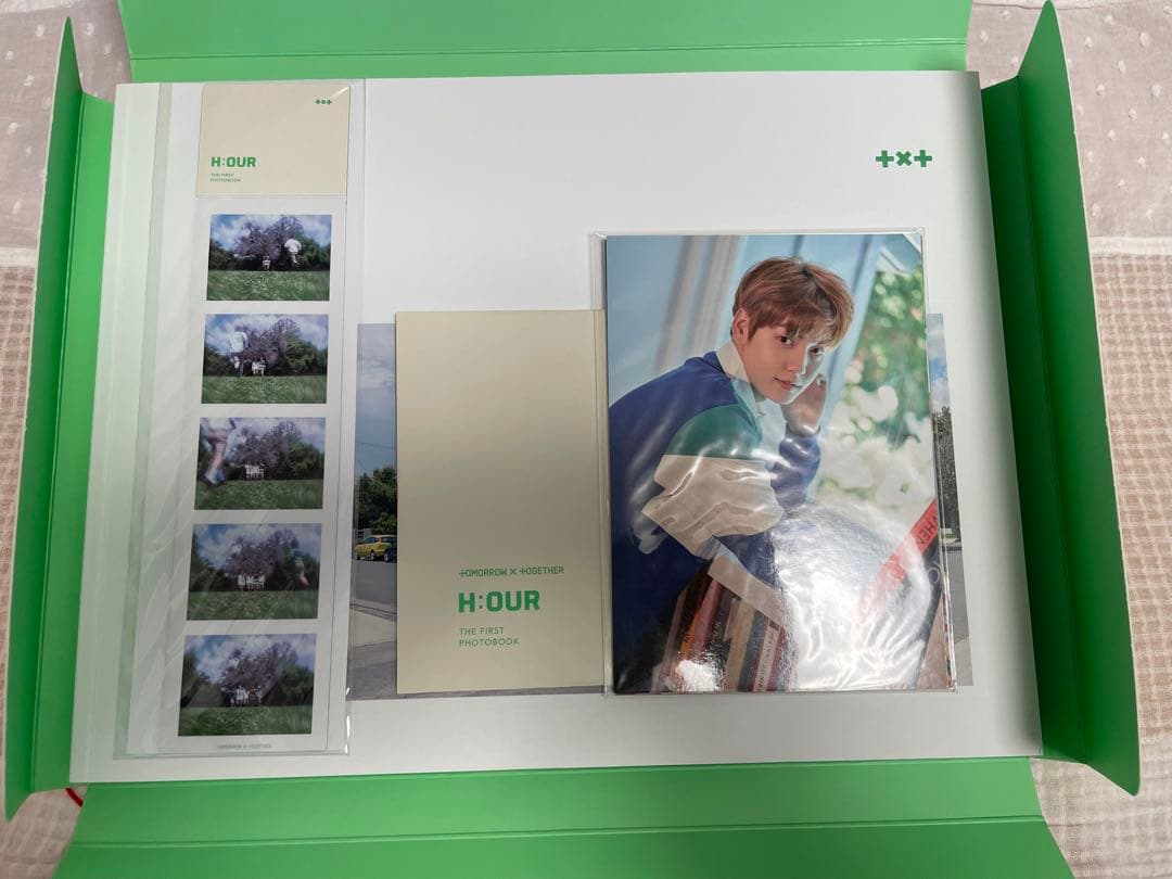 K-POP・アジア TXT H:OUR THE FIRST PHOTOBOOK