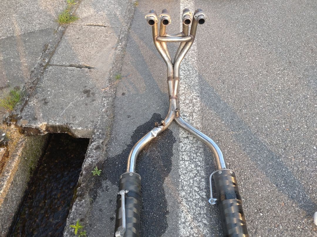 xjr400rに、付けているダブルマフラーです。