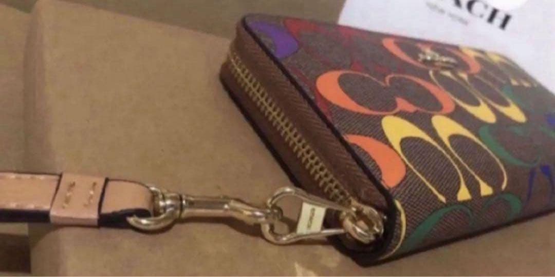 COACH長財布レインボーマルチカラーシグネチャーストラップ付.男女兼用.新品