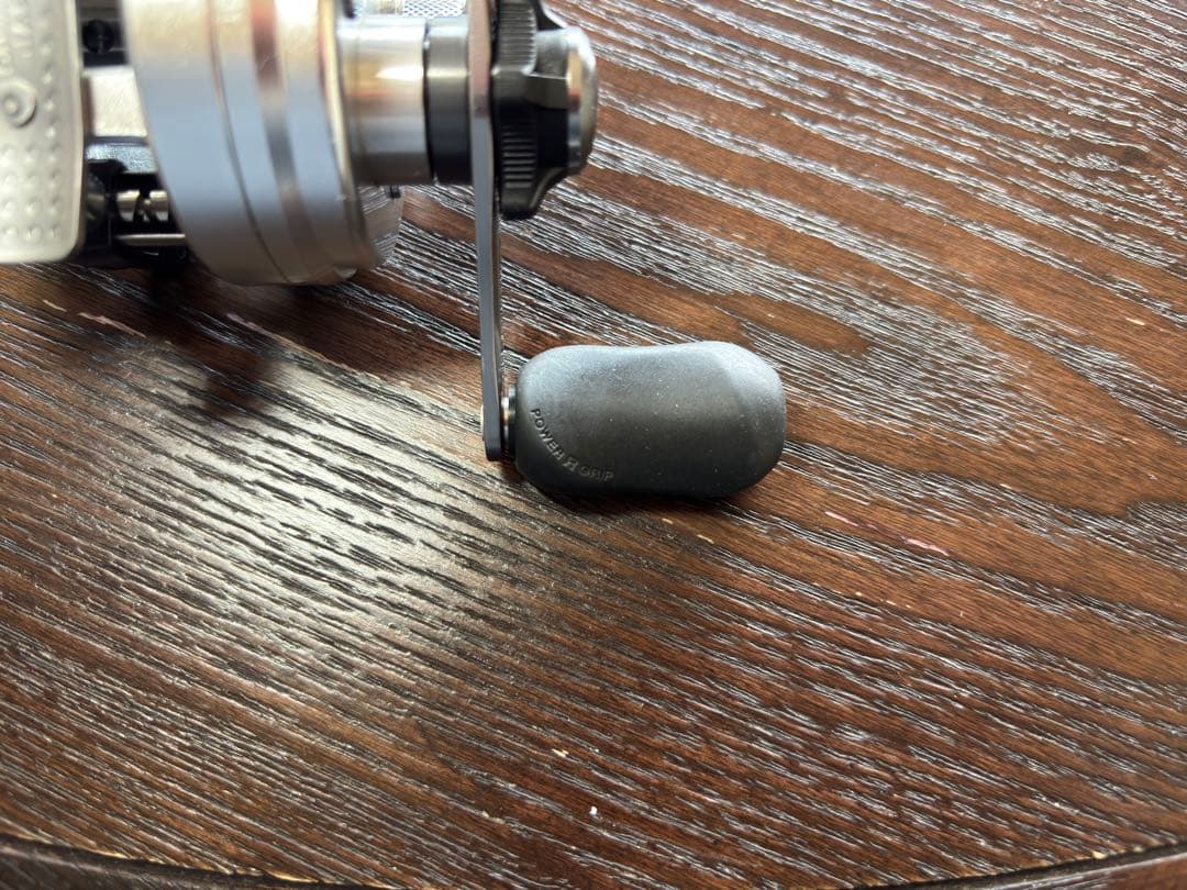 シマノ　12カルカッタ100右ハンドル　02831 (カスタム無し)箱無し