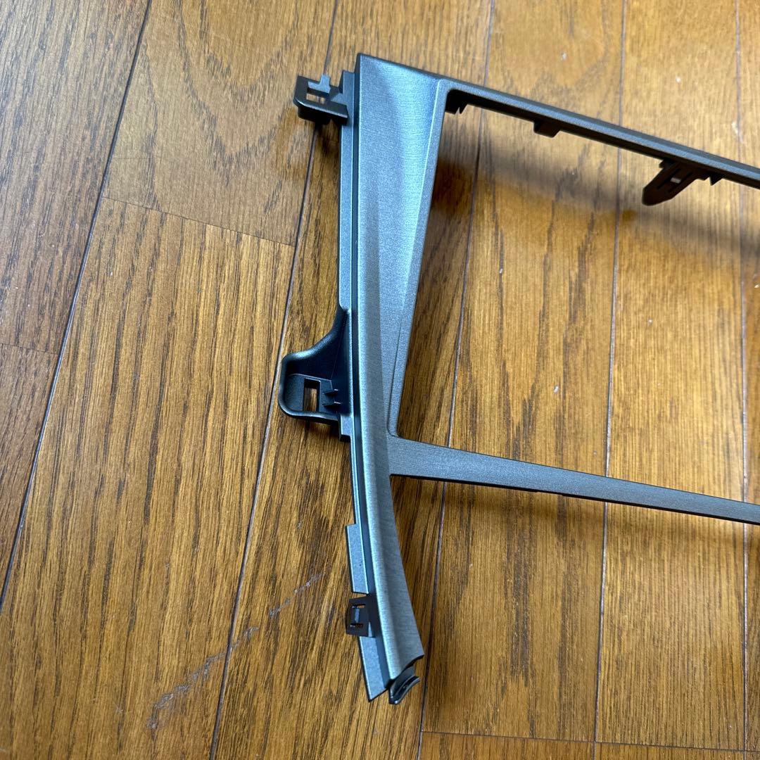 E*S様 30プリウス　ナビパネル枠外側 黒 スイッチ付き　9inc 美品